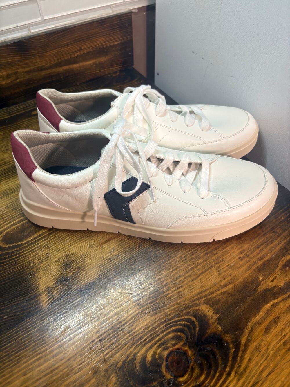Dr. Scholls white sneakers size 13